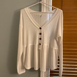 Woman’s Lightweight Long Sleeve V-Neck Top (size medium)